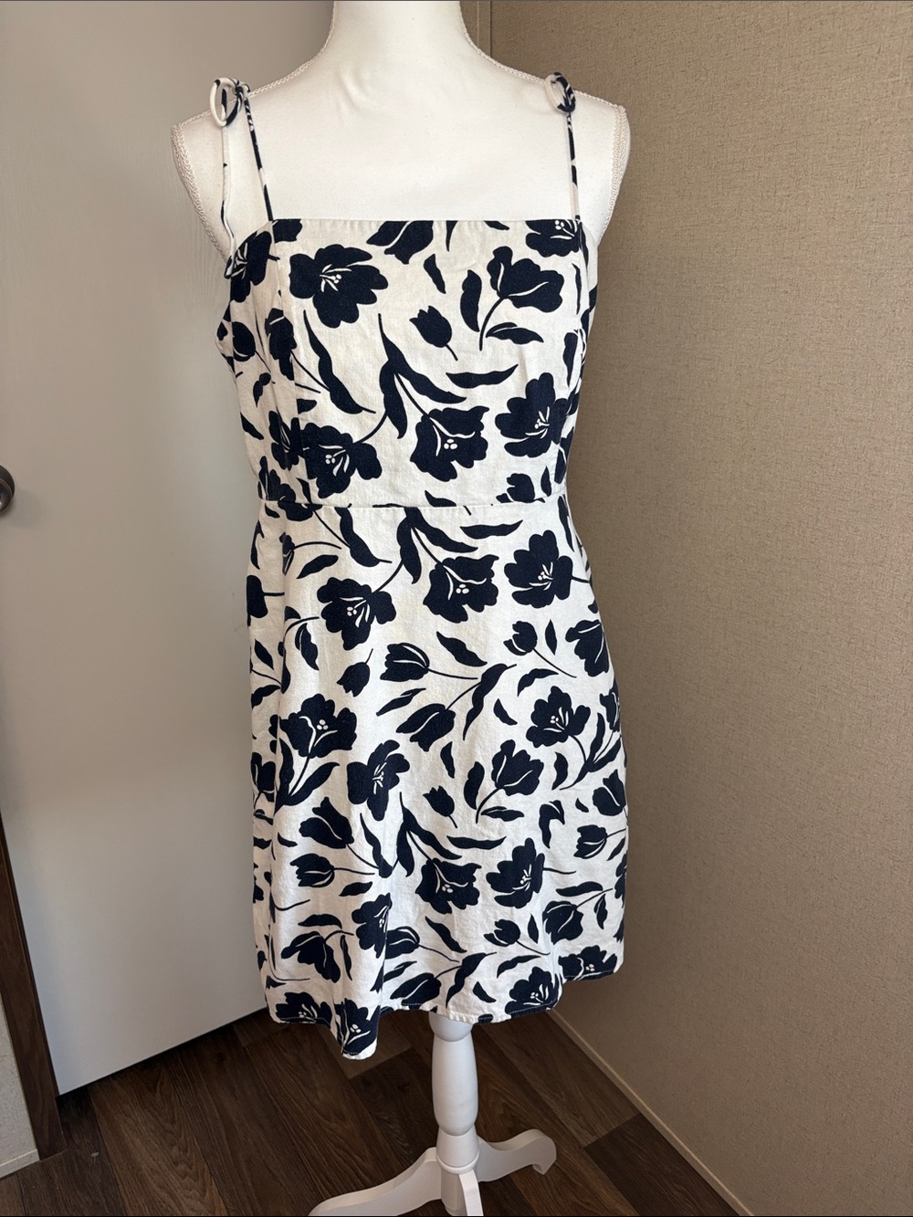 Old Navy Women Fit Flare Tie Strap Linen Blend Mini Dress Navy Floral L Coastal